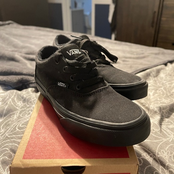 Kids New Vans - Picture 1 of 3